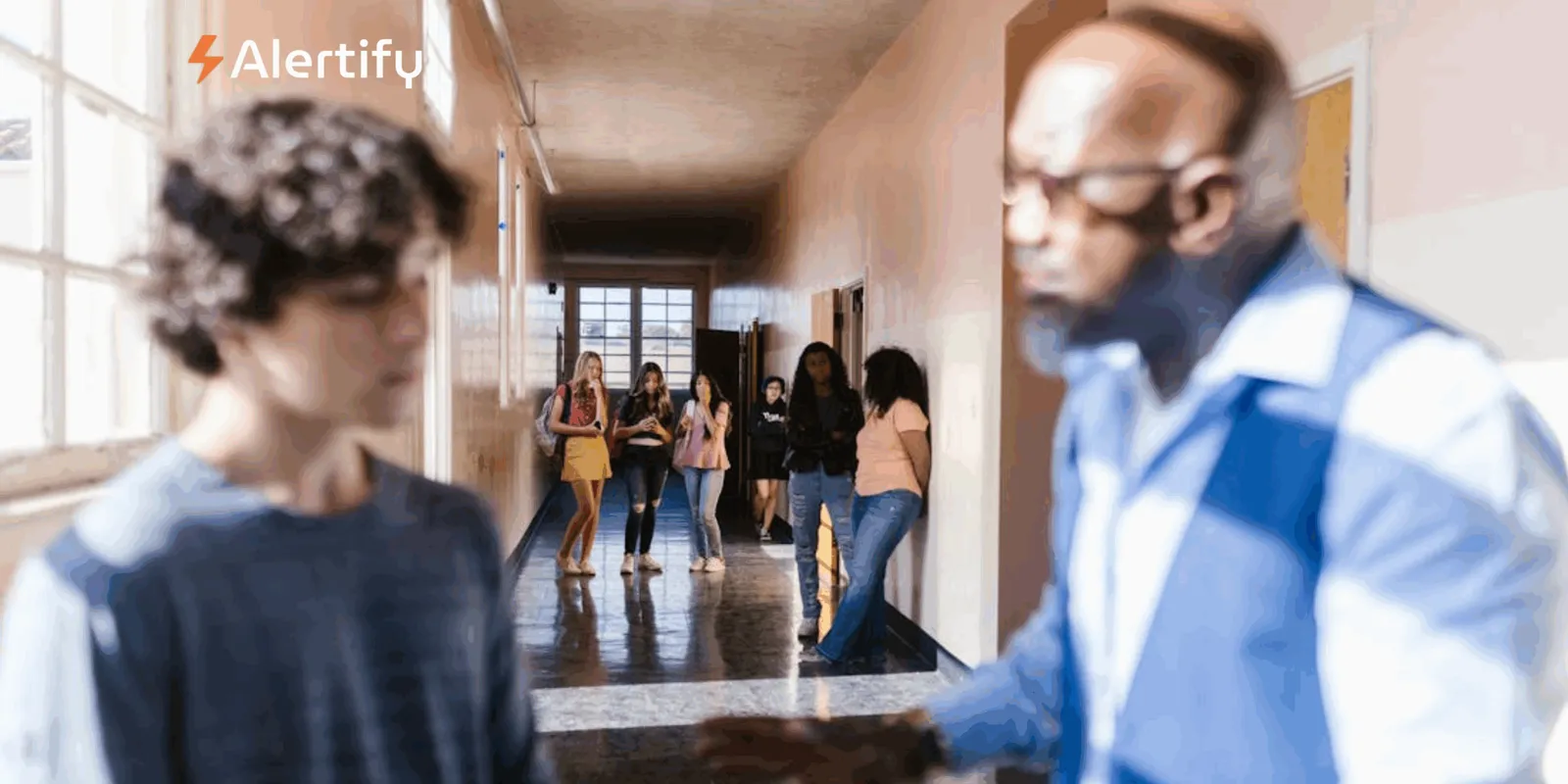 Cómo hablar con el alumnado sobre fumar en interiores: guía para educadores y tutores residentes
