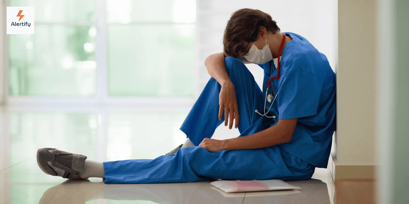 Agotamiento de enfermeras y ruido: la conexión oculta que cuesta millones a los hospitales
